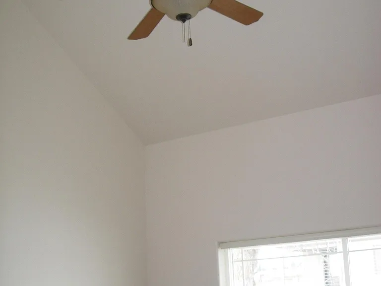 301 W Ridgeview Ln — Photo 5