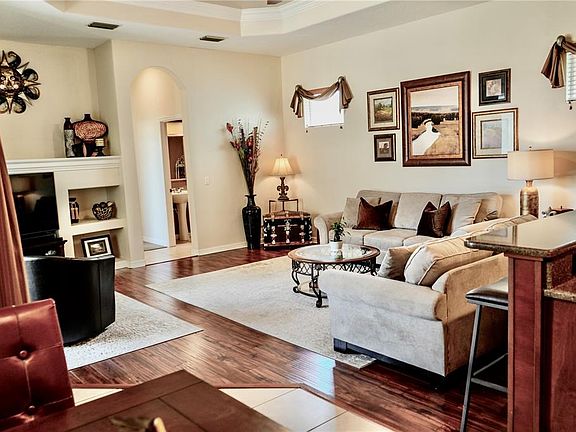 4th image of 10126 Balcony St