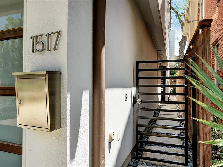 1517 Driscoll St — Photo 37