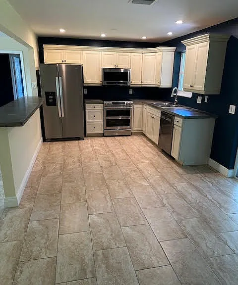 4570 Barrett St — Photo 4