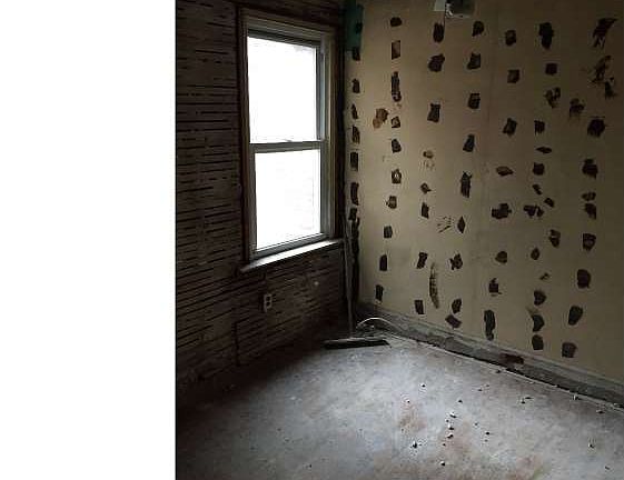 3rd image of 5816 Fernwood St