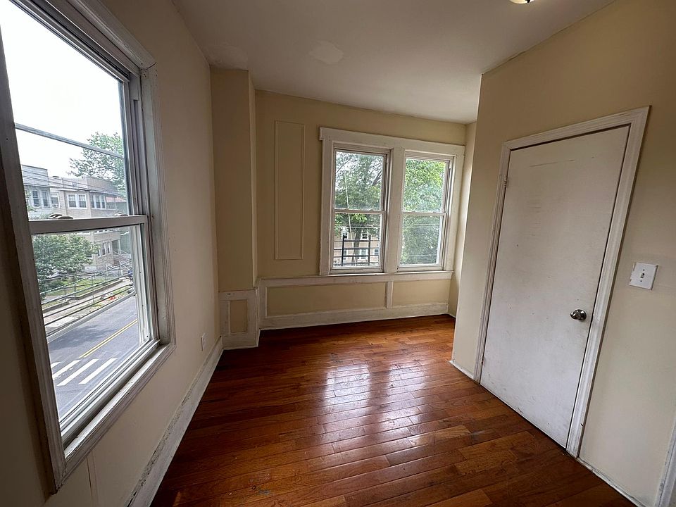 2nd image of 57 Fabyan Pl Floor 3