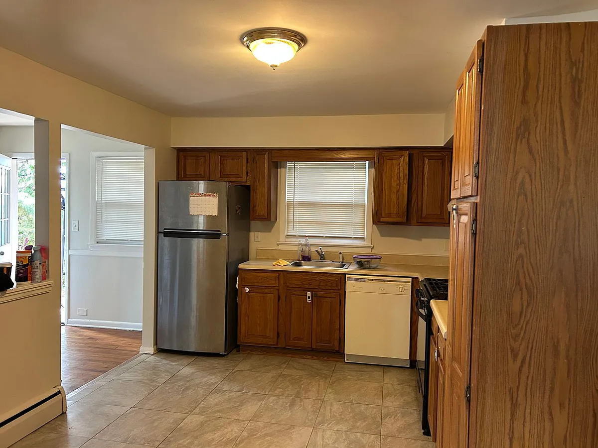 Building Photo - 355 Plainfield Ave #B04