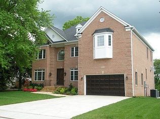 6933 Hector Rd, Mc Lean, VA 22101