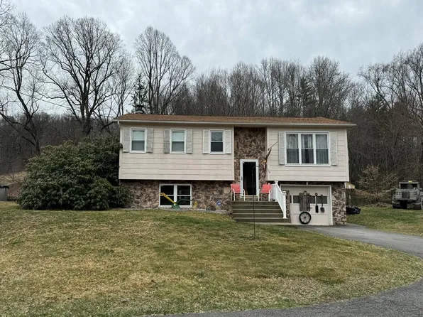 109 Baileys Knl, Bolt, WV 25817