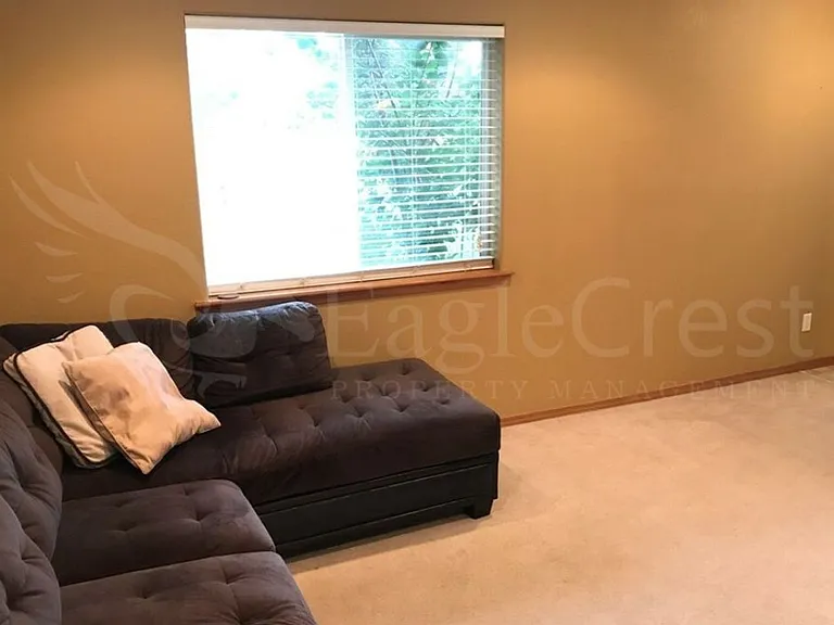 2331 Hawk Dr — Photo 9