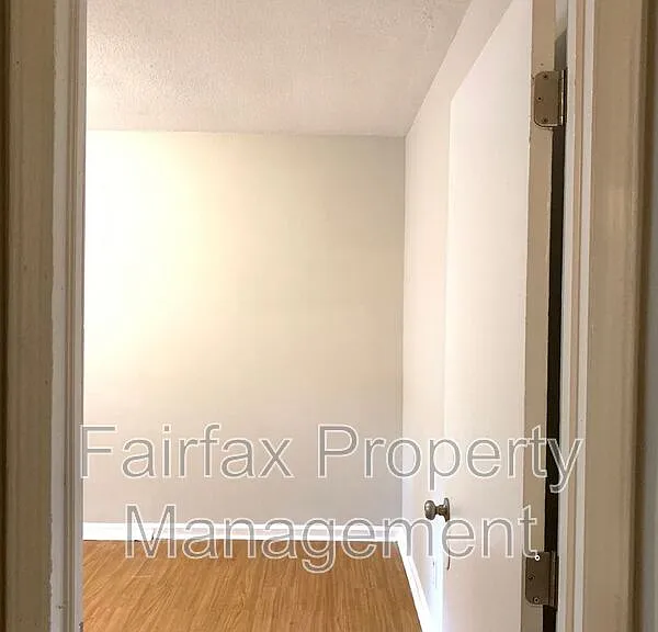 2418 Owen St #A — Photo 17