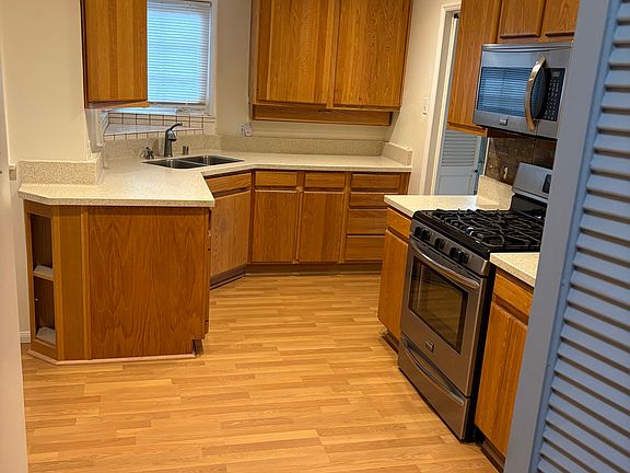 4th image of 340 Pomona Ave