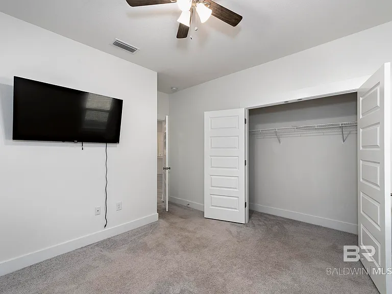231 Bronze St — Photo 28