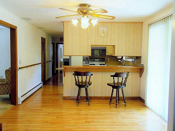 4th image of 68 Gillen Ave