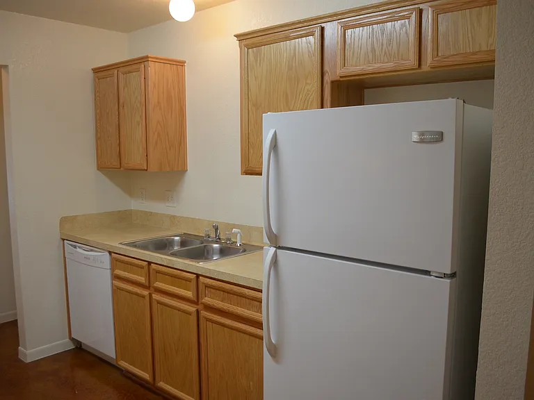 318 Elbert Ln — Photo 6