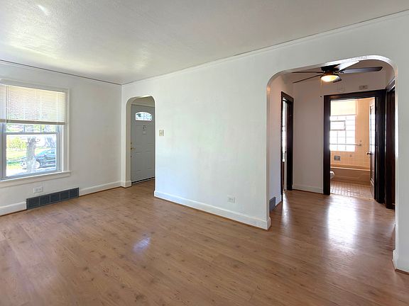 4th image of 963 E Prairie Ave