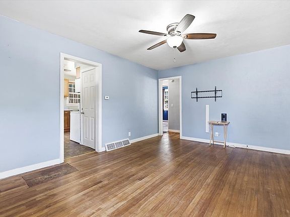 3rd image of 536 Connor Dr