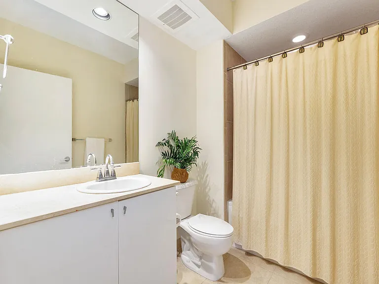 1551 N Flagler Dr #903 — Photo 12