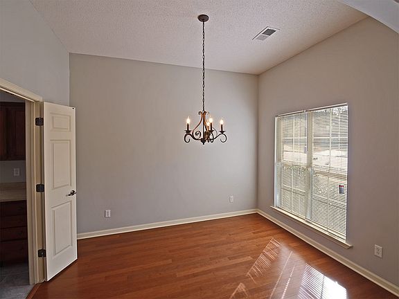 5th image of 7946 Parkmont Dr