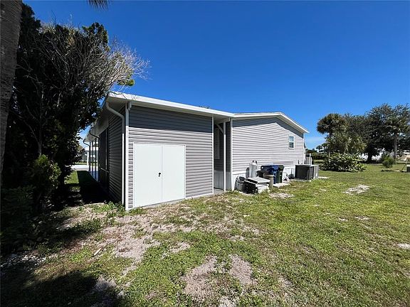 3rd image of 214 COMO DRIVE