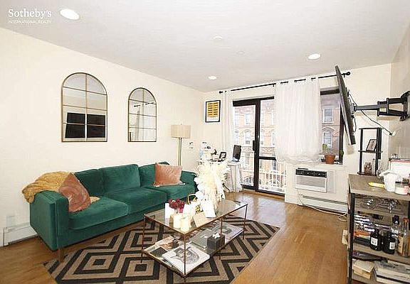 2nd image of 18 W 129th St APT 4A
