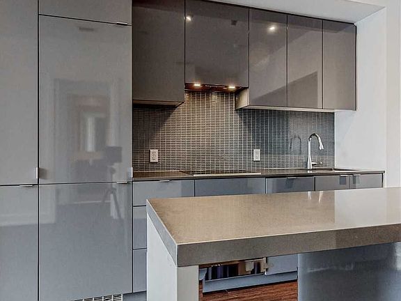 4th image of 7 Grenville St #715