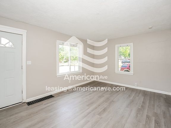 1378328_001_living_room_2.jpg