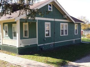 1048 Center Dr, South Elgin, IL 60177