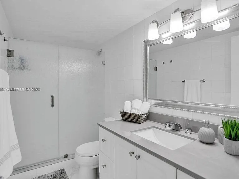 5161 Collins Ave #412 — Photo 20