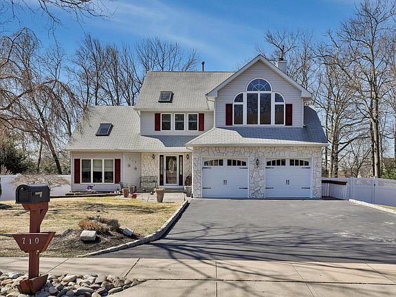 2nd image of 710 Tall Oaks Dr