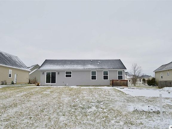 4th image of 32 Waters Edge Ln