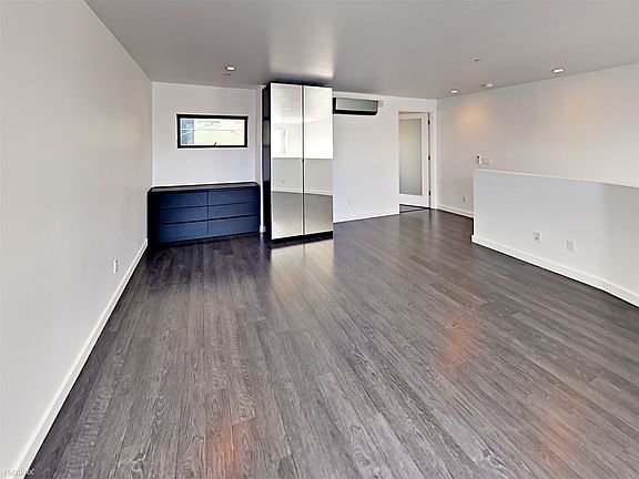 5th image of 2104 Columbia St #6