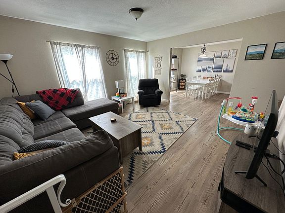 3rd image of 2442 Payne Cir W