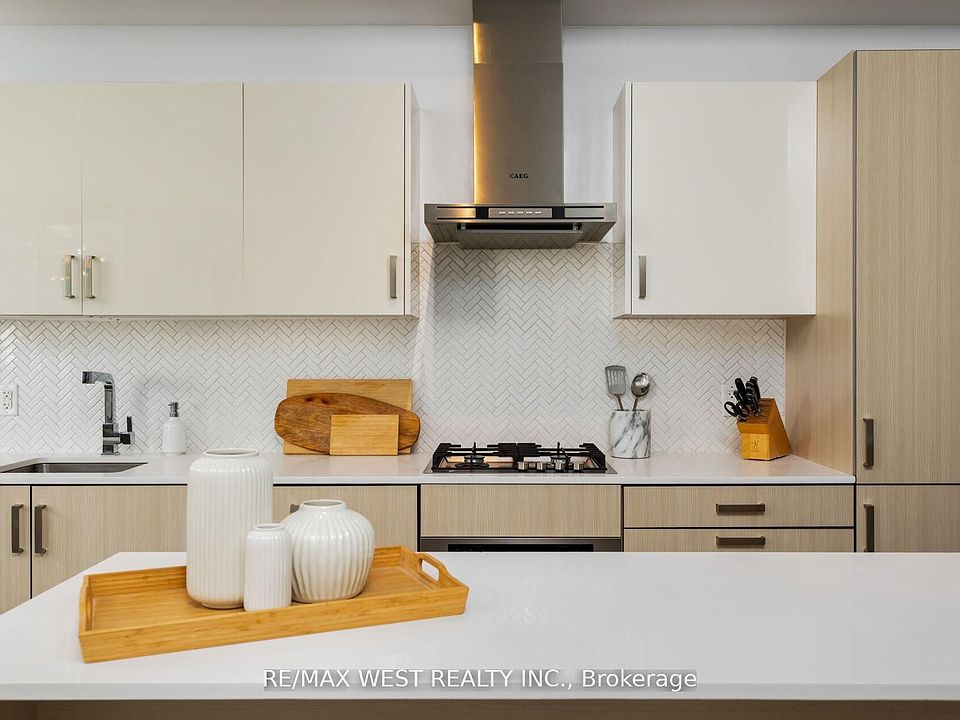 1st image of 36 Howard Park Ave #603