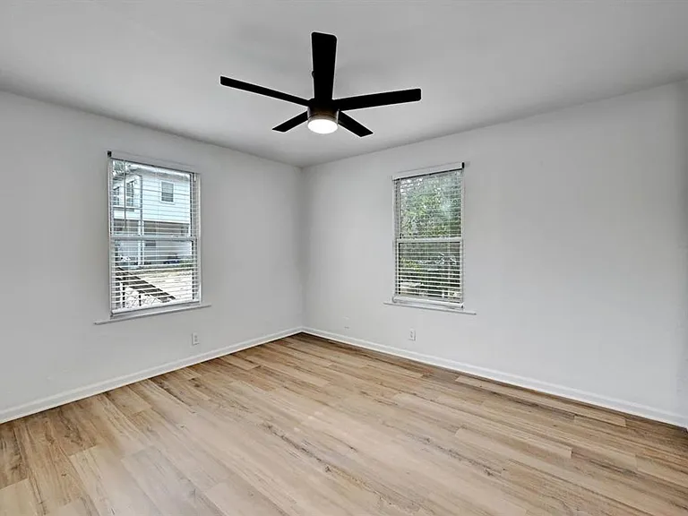 2305 Longview St — Photo 13