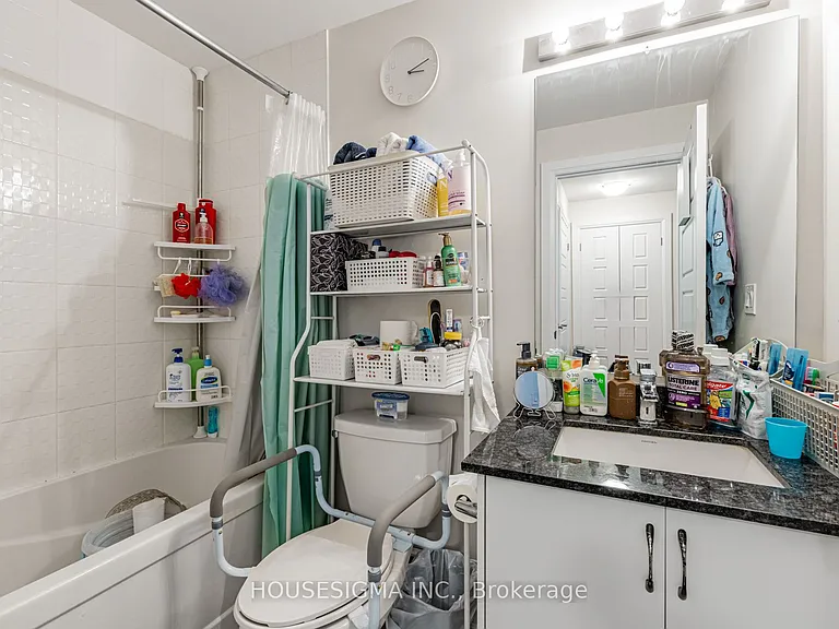 713 Lawrence Ave W #5 — Photo 23