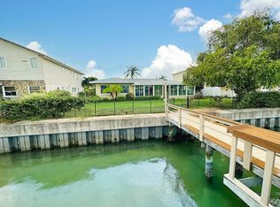 11305 5th St E, Treasure Island, FL 33706