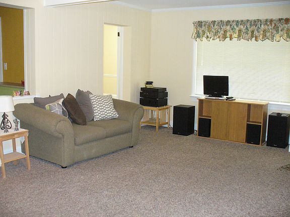 Carpeted den, fresh paint