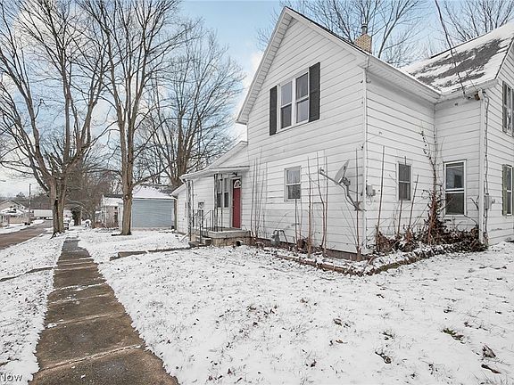 2nd image of 301 Locust St