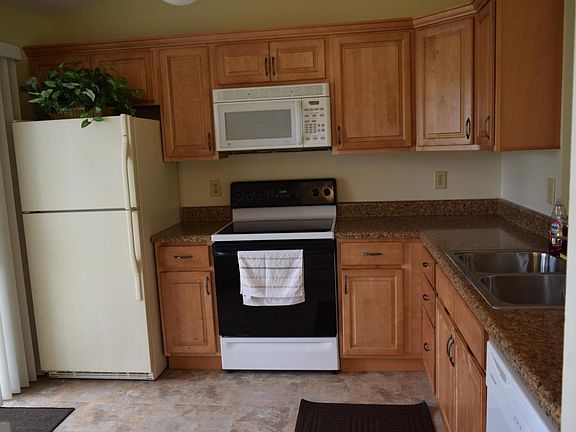 3rd image of 1758 Windsor Ave SE