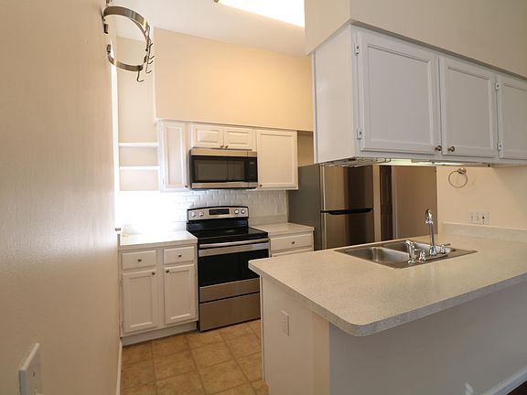 3rd image of 3945 Botanical Ave Floor 2