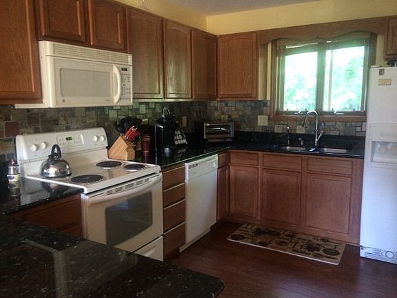 3rd image of 112 Ash Ln