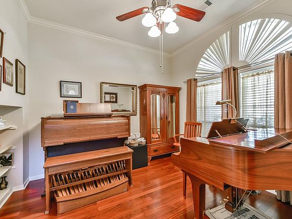 5th image of 6106 Lacey Oak Dr