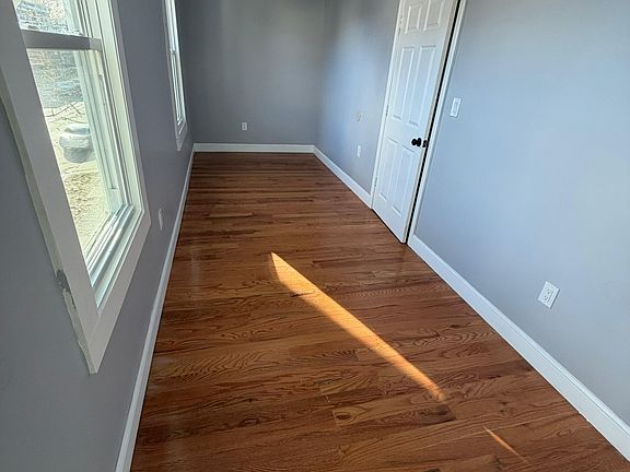 2nd image of 231 Davenport Ave Unit 2