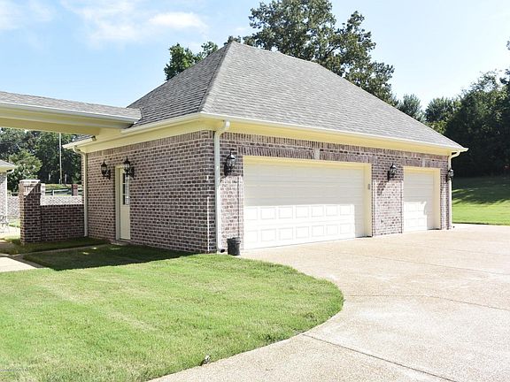 3rd image of 1974 Saulsberry Dr