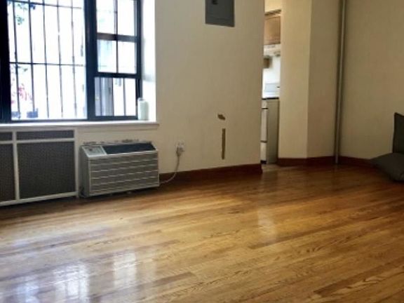 3rd image of 36 W 90th St #B7