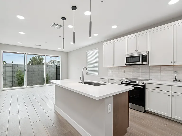 Pasadena Townhomes — Photo 10