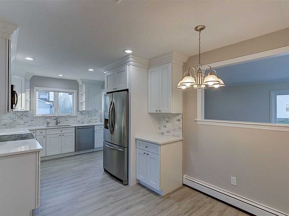 5th image of 28 Ensign Dr