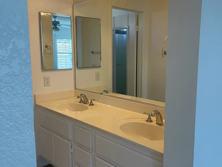 1080 Tustin Grove Dr — Photo 17