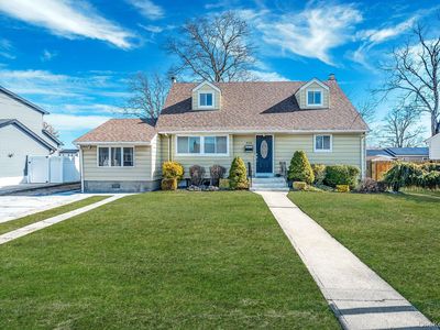 690 N Delaware Avenue, Lindenhurst, NY, 11757