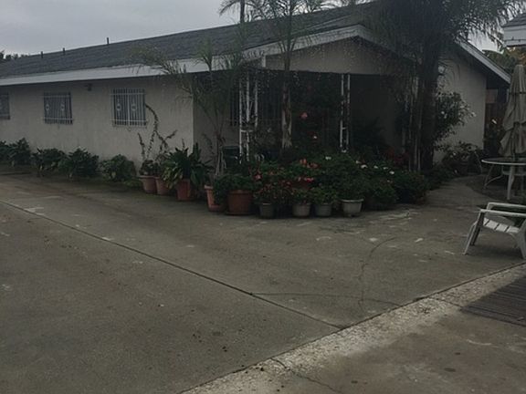 3rd image of 10618 Felton Ave