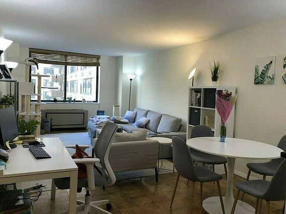 3rd image of 275 W 96th St APT 6A