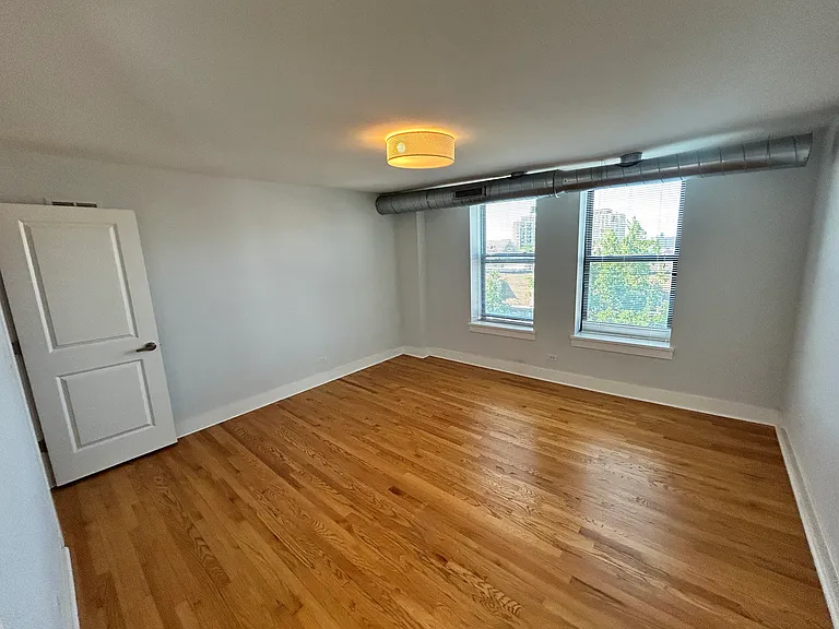 1801 S Throop St #403 — Photo 5