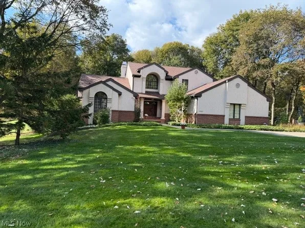 7725 Hearthstone Ave NW, North Canton, OH 44720